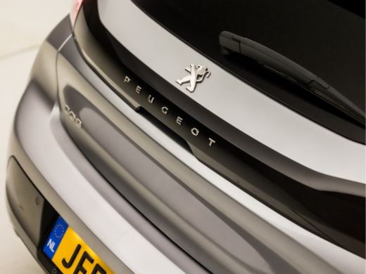 Peugeot 208 1.2 PureTech Allure Sport Automaat (VIRTUAL COCKPIT, APPLE CARPLAY, GROOT NAVI, LEDER, KEYLESS, S... ActivLease financial lease