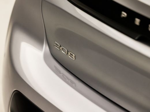 Peugeot 208 1.2 PureTech Allure Sport Automaat (VIRTUAL COCKPIT, APPLE CARPLAY, GROOT NAVI, LEDER, KEYLESS, S... ActivLease financial lease