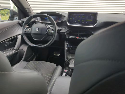 Peugeot e-2008 EV GT 54 kWh | Navigatie | Camera voor + achter | Stoelverwarming | Comfortstoelen | Nieuw model | ActivLease financial lease