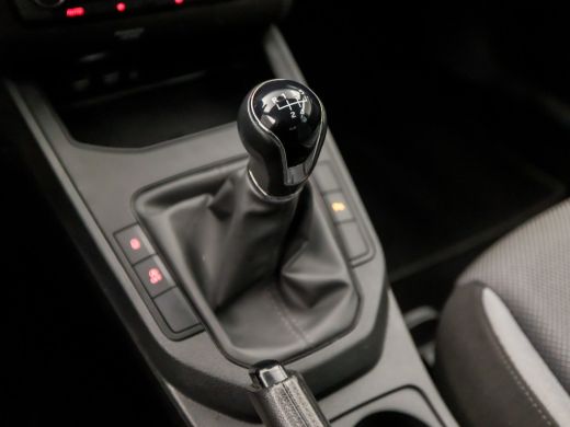 Seat Ibiza 1.0 TSI Sport (APPLE CARPLAY, GROOT NAVI, CAMERA, CLIMATE, CRUISE, SPORTSTOELEN, GETINT GLAS, LM ... ActivLease financial lease