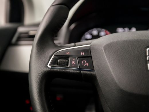 Seat Ibiza 1.0 TSI Sport (APPLE CARPLAY, GROOT NAVI, CAMERA, CLIMATE, CRUISE, SPORTSTOELEN, GETINT GLAS, LM ... ActivLease financial lease