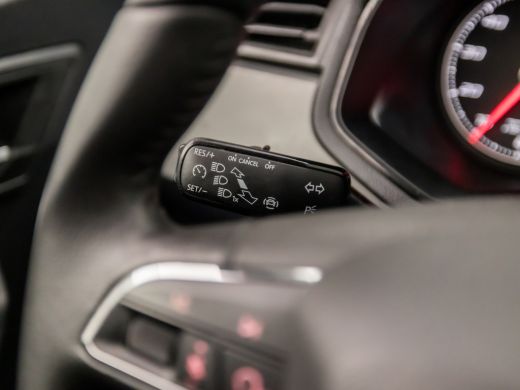 Seat Ibiza 1.0 TSI Sport (APPLE CARPLAY, GROOT NAVI, CAMERA, CLIMATE, CRUISE, SPORTSTOELEN, GETINT GLAS, LM ... ActivLease financial lease
