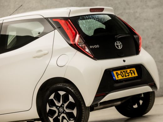Toyota Aygo 1.0 VVT-i Sport (APPLE CARPLAY, NAVIGATIE, LM VELGEN, SPORTSTOELEN, CAMERA, LANE ASSIST, NIEUWE A... ActivLease financial lease
