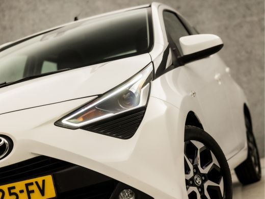 Toyota Aygo 1.0 VVT-i Sport (APPLE CARPLAY, NAVIGATIE, LM VELGEN, SPORTSTOELEN, CAMERA, LANE ASSIST, NIEUWE A... ActivLease financial lease