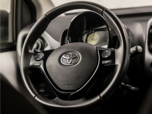Toyota Aygo 1.0 VVT-i Sport (APPLE CARPLAY, NAVIGATIE, LM VELGEN, SPORTSTOELEN, CAMERA, LANE ASSIST, NIEUWE A... ActivLease financial lease