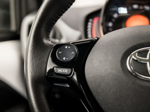 Toyota Aygo 1.0 VVT-i Sport (APPLE CARPLAY, NAVIGATIE, LM VELGEN, SPORTSTOELEN, CAMERA, LANE ASSIST, NIEUWE A... ActivLease financial lease