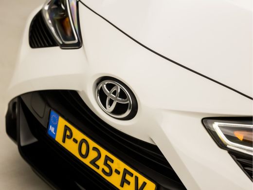 Toyota Aygo 1.0 VVT-i Sport (APPLE CARPLAY, NAVIGATIE, LM VELGEN, SPORTSTOELEN, CAMERA, LANE ASSIST, NIEUWE A... ActivLease financial lease
