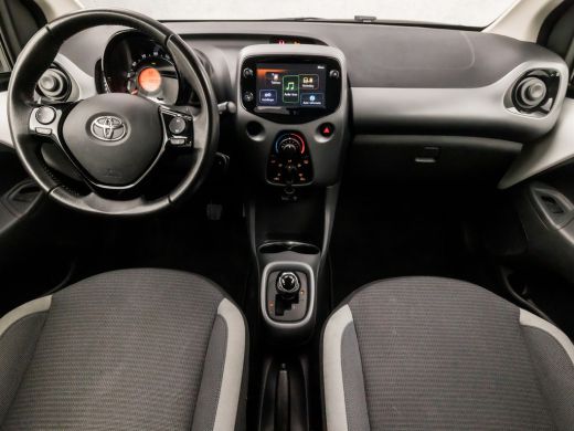 Toyota Aygo 1.0 VVT-i Sport (APPLE CARPLAY, NAVIGATIE, LM VELGEN, SPORTSTOELEN, CAMERA, LANE ASSIST, NIEUWE A... ActivLease financial lease
