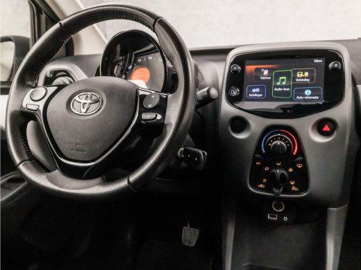 Toyota Aygo 1.0 VVT-i Sport (APPLE CARPLAY, NAVIGATIE, LM VELGEN, SPORTSTOELEN, CAMERA, LANE ASSIST, NIEUWE A... ActivLease financial lease