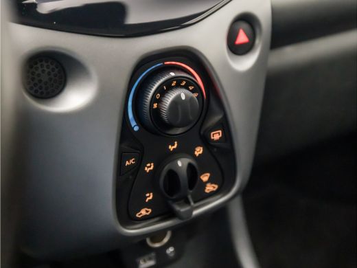Toyota Aygo 1.0 VVT-i Sport (APPLE CARPLAY, NAVIGATIE, LM VELGEN, SPORTSTOELEN, CAMERA, LANE ASSIST, NIEUWE A... ActivLease financial lease