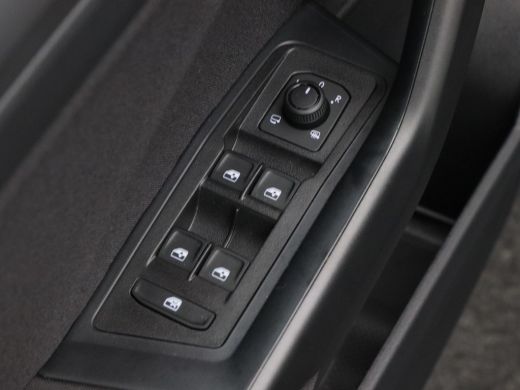 Volkswagen T-Roc 1.5 TSi 150 Pk Automaat Life Edition | Carplay | Camera | Adaptive Cruise | Parkeersensoren | Sto... ActivLease financial lease