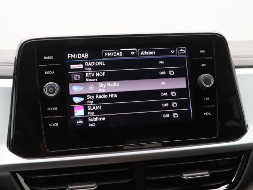 Volkswagen T-Roc 1.5 TSi 150 Pk Automaat Life Edition | Carplay | Camera | Adaptive Cruise | Parkeersensoren | Sto... ActivLease financial lease
