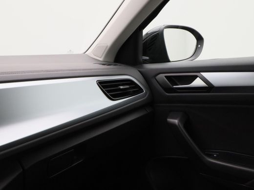 Volkswagen T-Roc 1.5 TSi 150 Pk Automaat Life Edition | Carplay | Camera | Adaptive Cruise | Parkeersensoren | Sto... ActivLease financial lease
