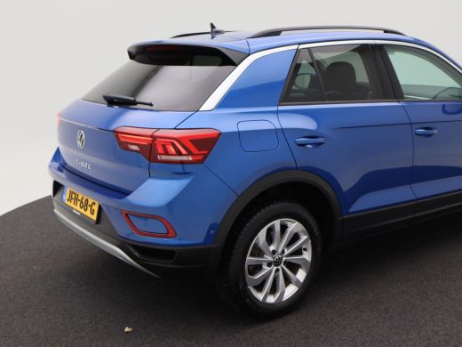 Volkswagen T-Roc 1.5 TSi 150 Pk Automaat Life Edition | Carplay | Camera | Stoel Verwarming | Parkeersensoren | LE... ActivLease financial lease