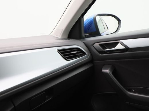 Volkswagen T-Roc 1.5 TSi 150 Pk Automaat Life Edition | Carplay | Camera | Stoel Verwarming | Parkeersensoren | LE... ActivLease financial lease