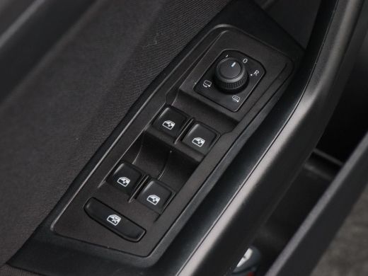 Volkswagen T-Roc 1.5 TSi Life 150 Pk Automaat | Adaptive Cruise | Carplay | Camera | Parkeersensoren | Privacy Gla... ActivLease financial lease