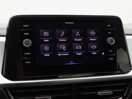 Volkswagen T-Roc 1.5 TSi Life 150 Pk Automaat | Adaptive Cruise | Carplay | Camera | Parkeersensoren | Privacy Gla... ActivLease financial lease