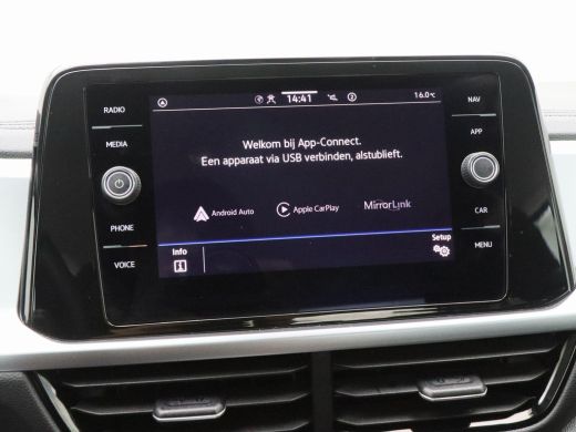 Volkswagen T-Roc 1.5 TSi Life 150 Pk Automaat | Adaptive Cruise | Carplay | Camera | Parkeersensoren | Privacy Gla... ActivLease financial lease