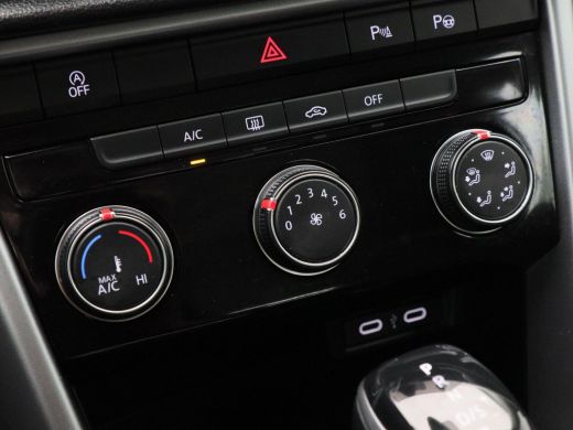 Volkswagen T-Roc 1.5 TSi Life 150 Pk Automaat | Adaptive Cruise | Carplay | Camera | Parkeersensoren | Privacy Gla... ActivLease financial lease