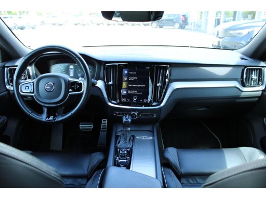 Volvo  S60 2.0 T4 R-Design | Adaptieve cruise control incl. BLIS | Trekhaak | Keyless | Stoelverwarming | ActivLease financial lease