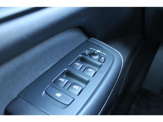 Volvo  S60 2.0 T4 R-Design | Adaptieve cruise control incl. BLIS | Trekhaak | Keyless | Stoelverwarming | ActivLease financial lease