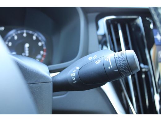 Volvo  S60 2.0 T4 R-Design | Adaptieve cruise control incl. BLIS | Trekhaak | Keyless | Stoelverwarming | ActivLease financial lease