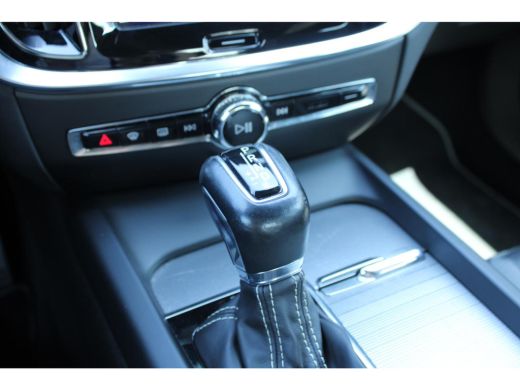 Volvo  S60 2.0 T4 R-Design | Adaptieve cruise control incl. BLIS | Trekhaak | Keyless | Stoelverwarming | ActivLease financial lease