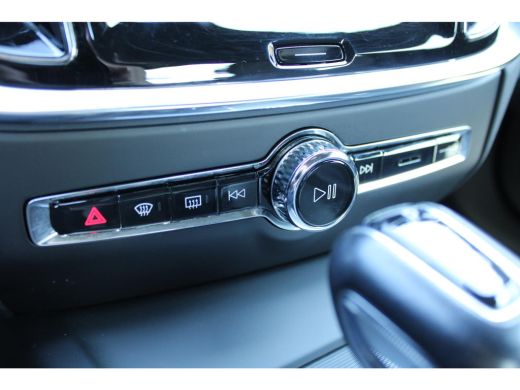 Volvo  S60 2.0 T4 R-Design | Adaptieve cruise control incl. BLIS | Trekhaak | Keyless | Stoelverwarming | ActivLease financial lease