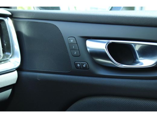 Volvo  S60 2.0 T4 R-Design | Adaptieve cruise control incl. BLIS | Trekhaak | Keyless | Stoelverwarming | ActivLease financial lease