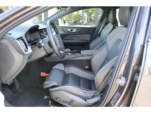 Volvo  V60 T6 AWD Plus Dark trekhaak |  360 camera | Stoel + Stuurverwarming | Harman Kardon | ActivLease financial lease