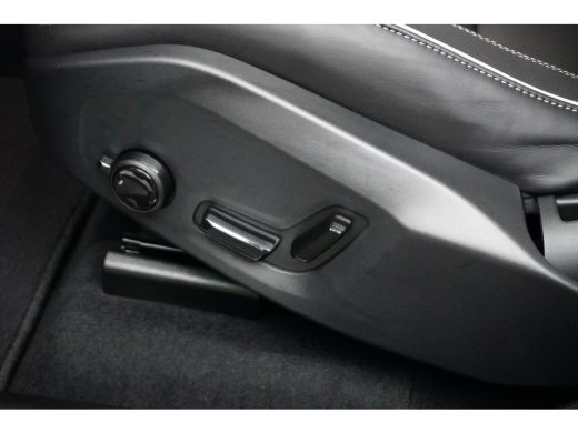 Volvo  XC60 Black Edition |  trekhaak | Keyless entry | Stoel + Stuurverwarming | ActivLease financial lease