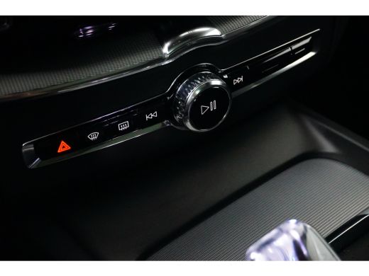 Volvo  XC60 Black Edition |  trekhaak | Keyless entry | Stoel + Stuurverwarming | ActivLease financial lease
