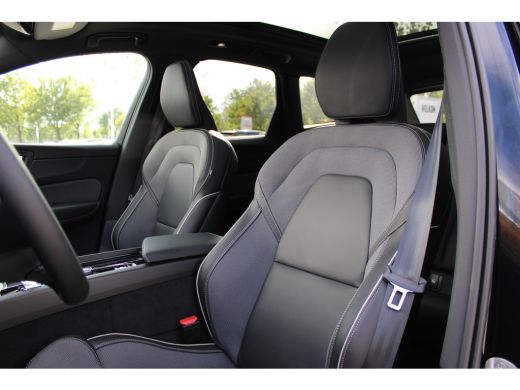 Volvo  XC60 Black Edition |  trekhaak | Keyless entry | Stoel + Stuurverwarming | ActivLease financial lease