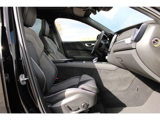 Volvo  XC60 Black Edition |  trekhaak | Keyless entry | Stoel + Stuurverwarming | ActivLease financial lease