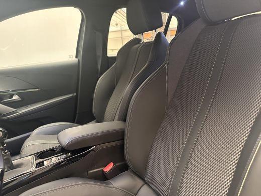 Peugeot 208 1.2 PureTech 100 GT Camera | Parkeersensoren Rondom | 17" Lichtmetaal | Carplay | Digitaal Dashbo... ActivLease financial lease