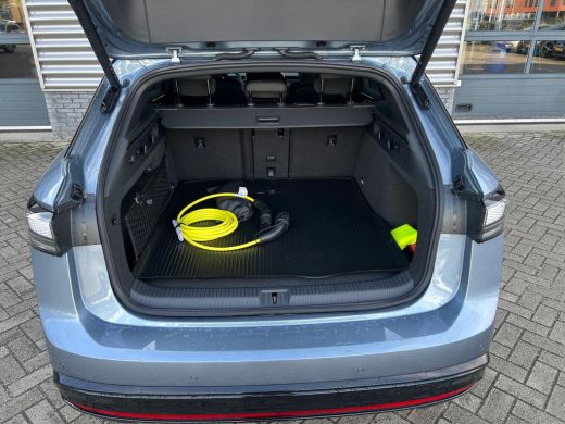 Volkswagen ID.7 Pro Limited Edition | Achterbank in ongelijke delen neerklapbaar incl. middenarmsteun en doorlaad... ActivLease financial lease