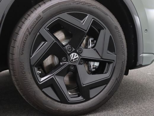 Volkswagen Tiguan 1.5 eHybrid R-Line Edition 272PK DSG black style, trekhaak, panoramadak, Harman Kardon, keyless, ... ActivLease financial lease