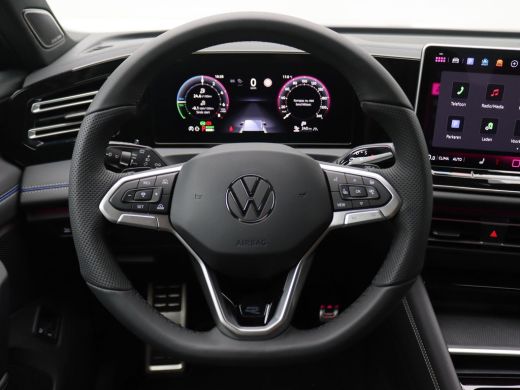 Volkswagen Tiguan 1.5 eHybrid R-Line Edition 272PK DSG black style, trekhaak, panoramadak, Harman Kardon, keyless, ... ActivLease financial lease
