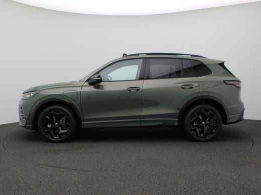 Volkswagen Tiguan 1.5 eHybrid R-Line Edition 272PK DSG black style, trekhaak, panoramadak, Harman Kardon, keyless, ... ActivLease financial lease