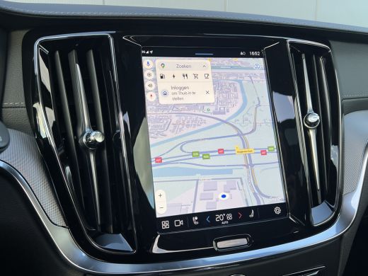 Volvo  V60 T6 Plug-in hybrid AWD Ultra Dark | Trekhaak | Panoramadak | Stoel en Stuurwiel verwarming | Adapt... ActivLease financial lease