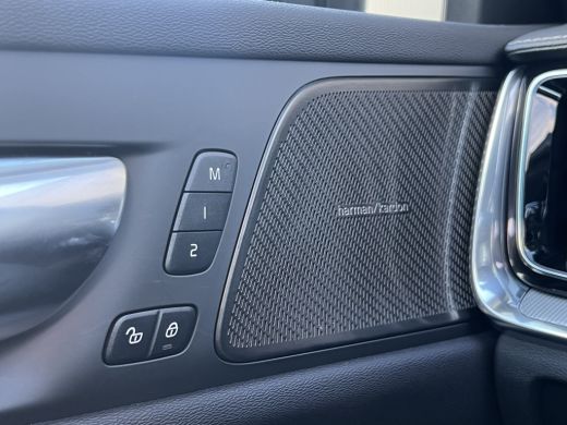 Volvo  V60 T6 Plug-in hybrid AWD Ultra Dark | Trekhaak | Panoramadak | Stoel en Stuurwiel verwarming | Adapt... ActivLease financial lease