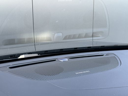 Volvo  V60 T6 Plug-in hybrid AWD Ultra Dark | Trekhaak | Panoramadak | Stoel en Stuurwiel verwarming | Adapt... ActivLease financial lease