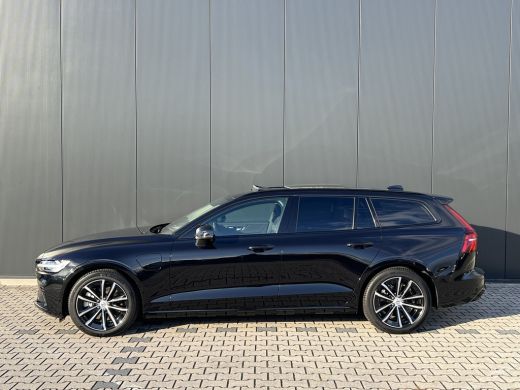 Volvo  V60 T6 Plug-in hybrid AWD Ultra Dark | Trekhaak | Panoramadak | Stoel en Stuurwiel verwarming | Adapt... ActivLease financial lease