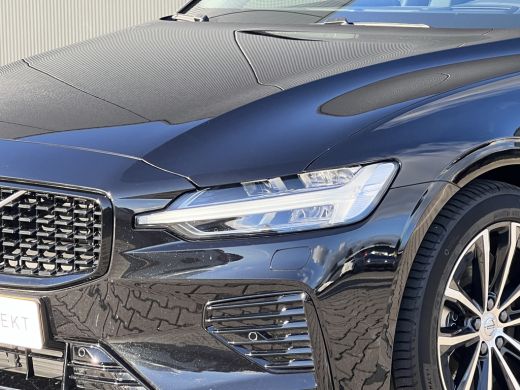 Volvo  V60 T6 Plug-in hybrid AWD Ultra Dark | Trekhaak | Panoramadak | Stoel en Stuurwiel verwarming | Adapt... ActivLease financial lease