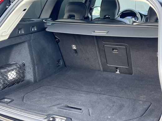 Volvo  V60 T6 Plug-in hybrid AWD Ultra Dark | Trekhaak | Panoramadak | Stoel en Stuurwiel verwarming | Adapt... ActivLease financial lease