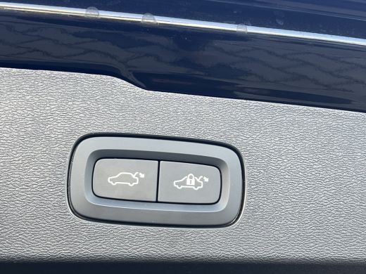 Volvo  V60 T6 Plug-in hybrid AWD Ultra Dark | Trekhaak | Panoramadak | Stoel en Stuurwiel verwarming | Adapt... ActivLease financial lease