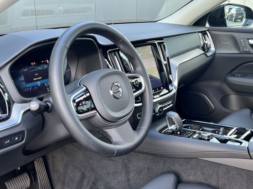 Volvo  V60 T6 Plug-in hybrid AWD Ultra Dark | Trekhaak | Panoramadak | Stoel en Stuurwiel verwarming | Adapt... ActivLease financial lease