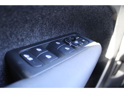 Volvo  XC40 2.0 B4 Plus Dark Trekhaak | Harman Kardon | Stoel + stuur verwarming | Camera | Adaptive cruise c... ActivLease financial lease