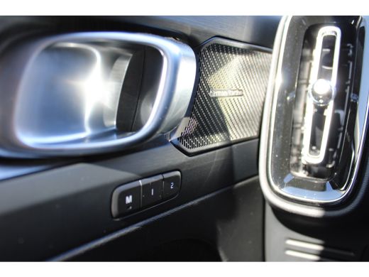 Volvo  XC40 2.0 B4 Plus Dark Trekhaak | Harman Kardon | Stoel + stuur verwarming | Camera | Adaptive cruise c... ActivLease financial lease