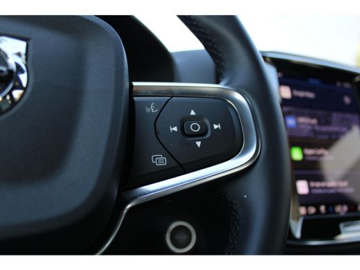 Volvo  XC40 2.0 B4 Plus Dark Trekhaak | Harman Kardon | Stoel + stuur verwarming | Camera | Adaptive cruise c... ActivLease financial lease